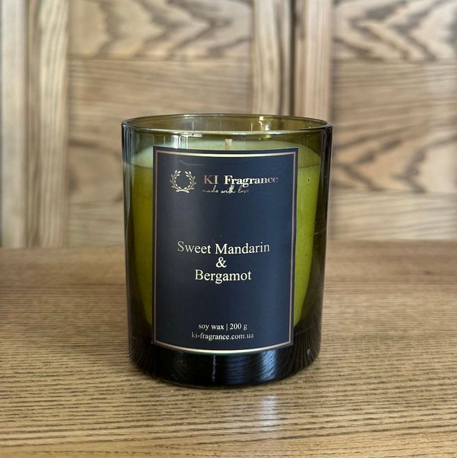 Ароматична свічка Sweet Mandarin & Bergamot у зеленому скляному стакані 200 гр