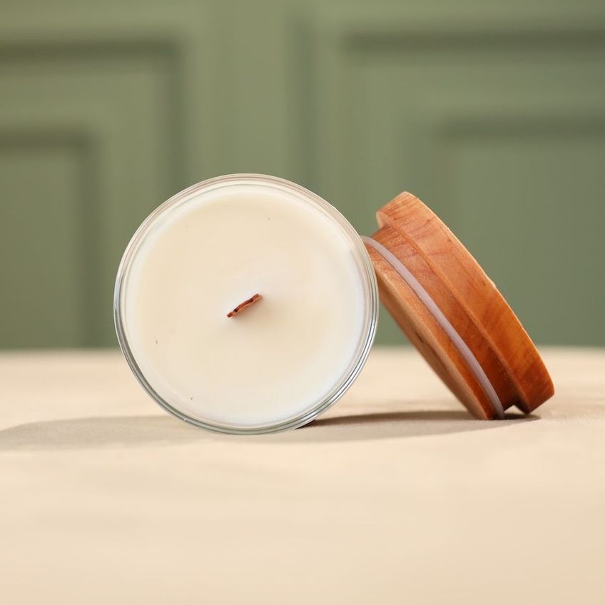 Ароматична свічка Silk & Oud у скляному стакані з кришкою 90 гр